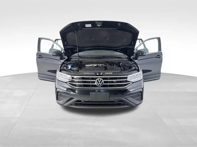Used 2022 Black Volkswagen 2.0T SE image 11