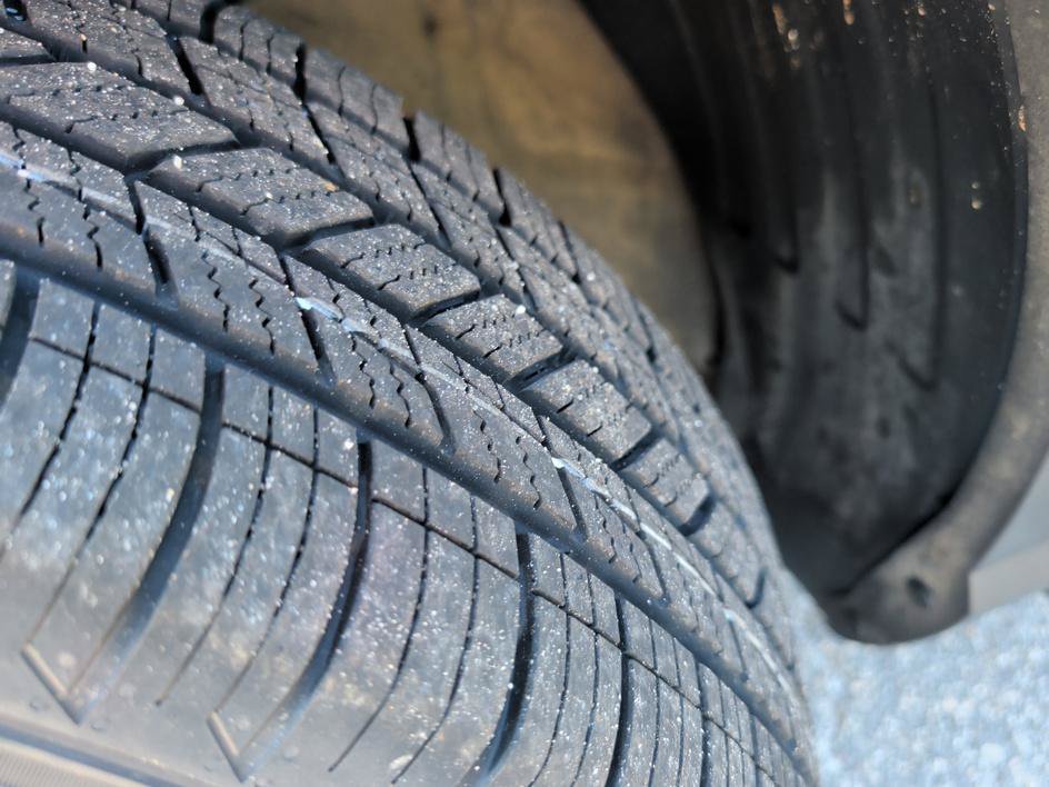 Used 2025 Abyss Black Pearl Hyundai SEL image 29