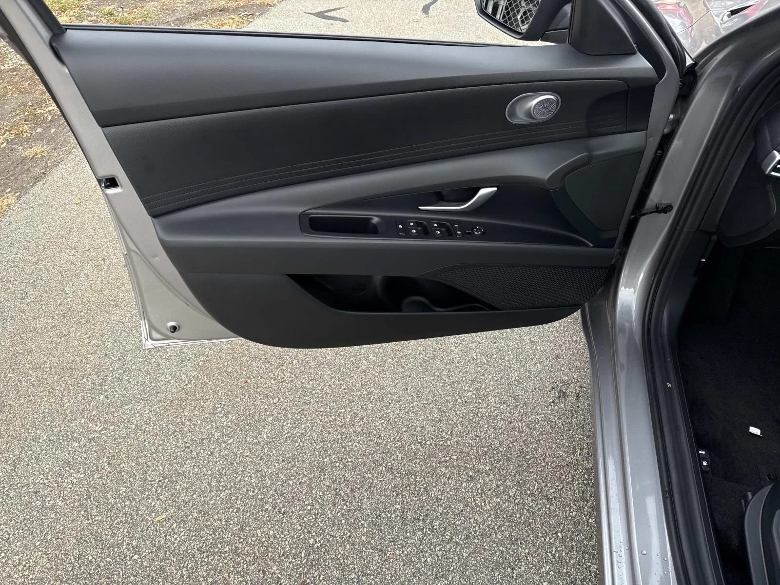 Used 2026 Fluid Metal Hyundai SE image 22