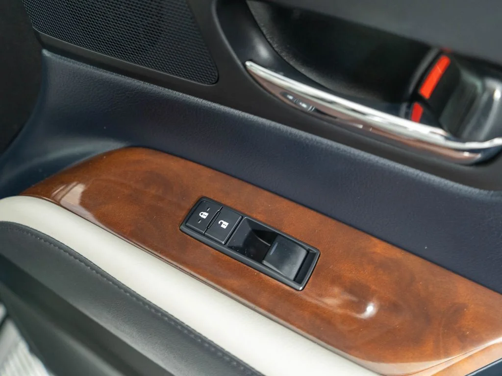 Used 2012 Black Lexus 450h image 9