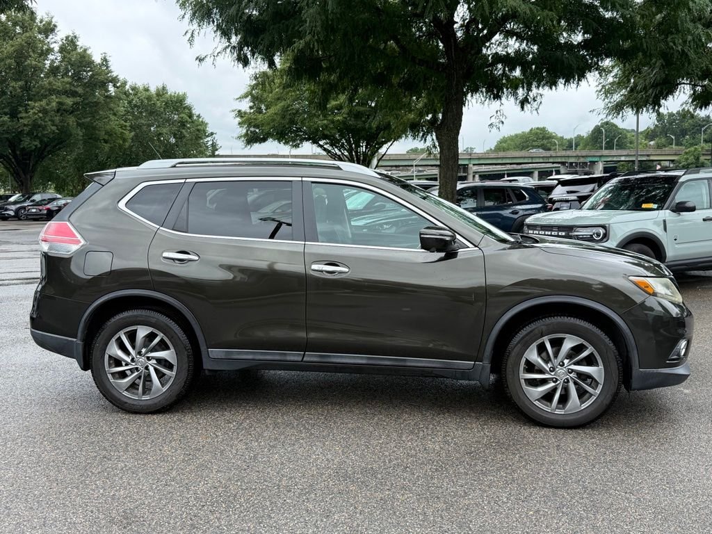 Used 2015 Green Nissan SL image 7