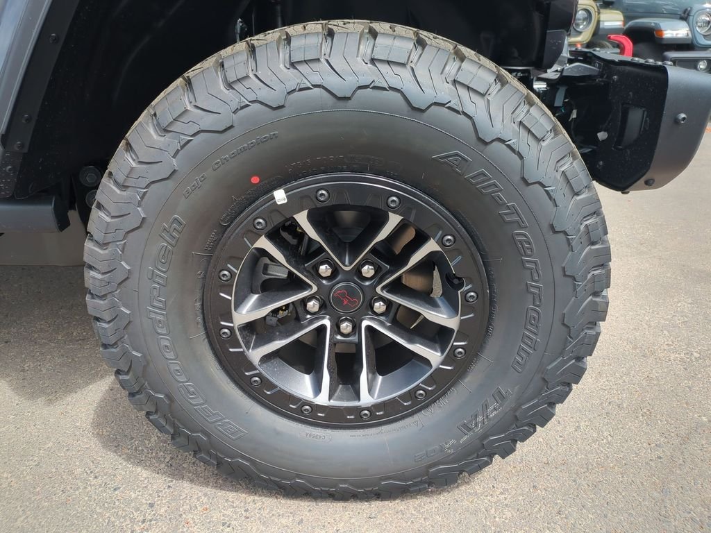 New 2026 Granite Crystal Metallic Clear-Coat Exterior Paint Jeep Rubicon X image 9