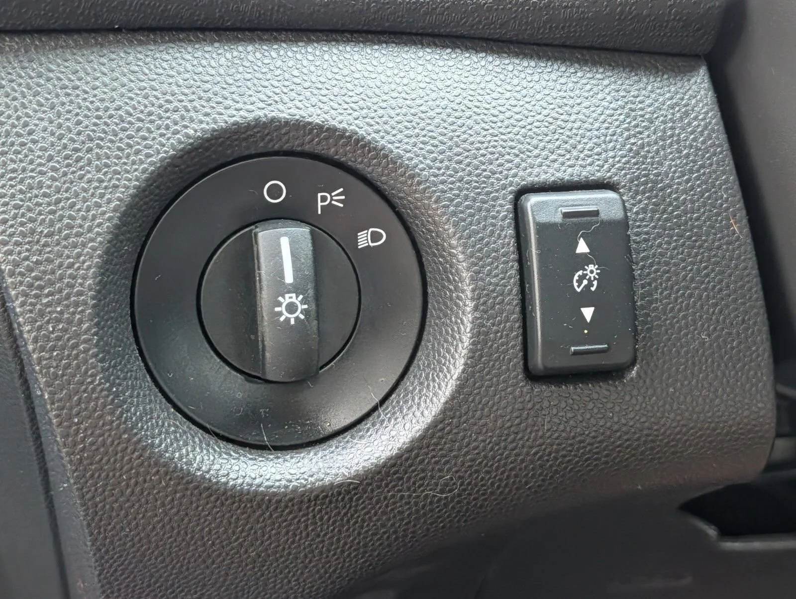 Used 2012 Blue Ford SE image 9