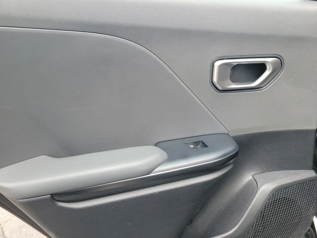 2025 Kia K4 LXS - Photo 17
