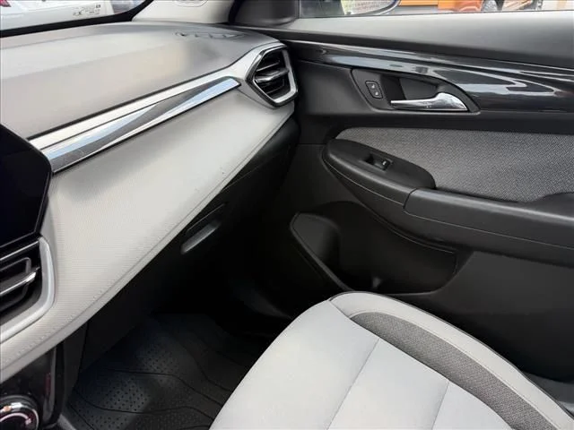 Used 2025 Green Chevrolet LT image 13