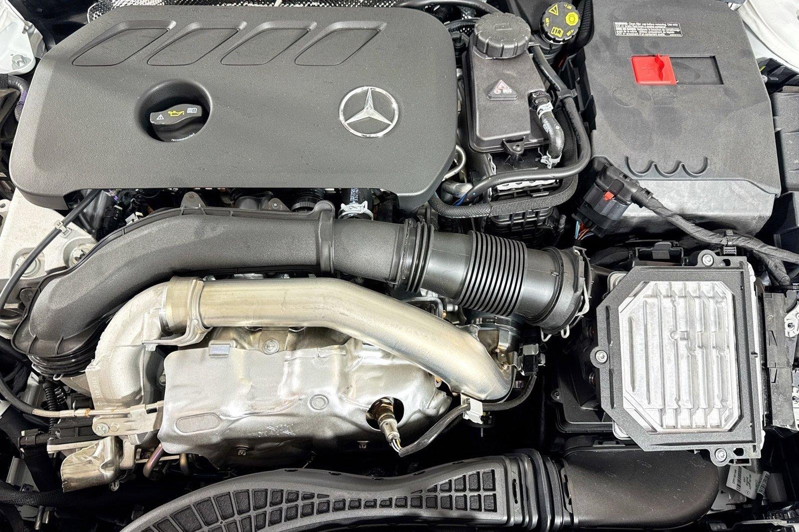 New 2026 Polar White Mercedes-Benz GLB 250 image 28