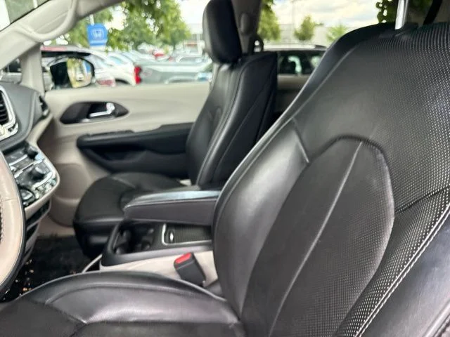Used 2019 Black Chrysler Limited image 26