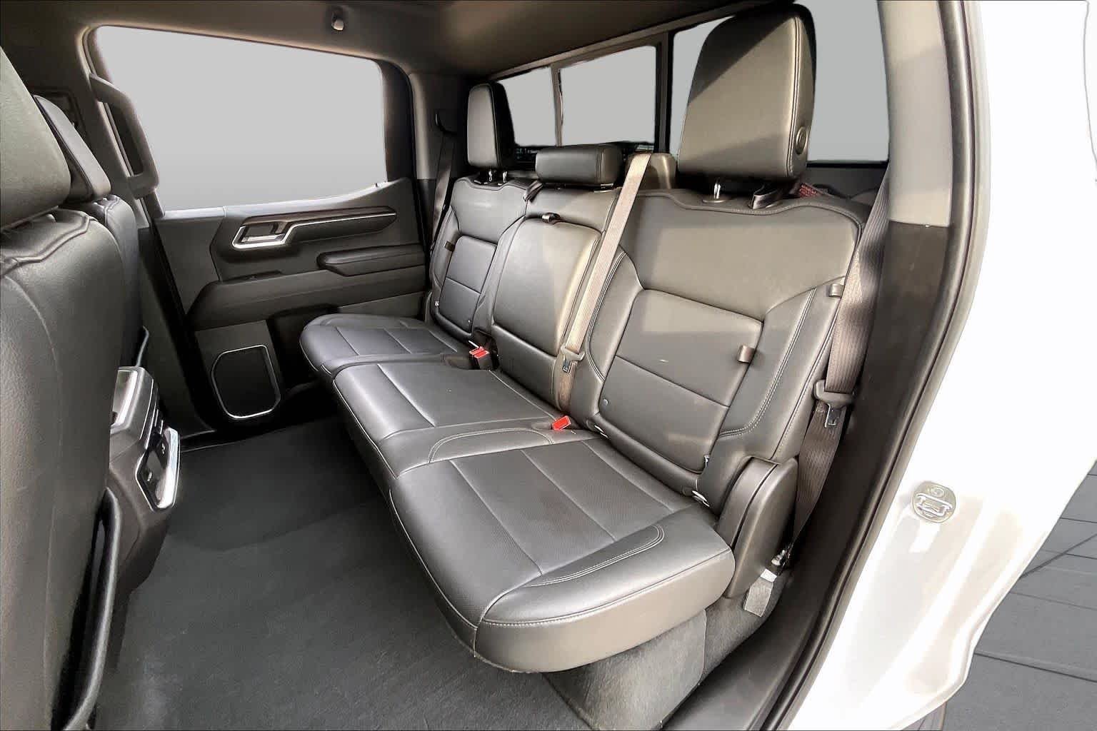Used 2024 White Frost Tricoat GMC SLT image 18