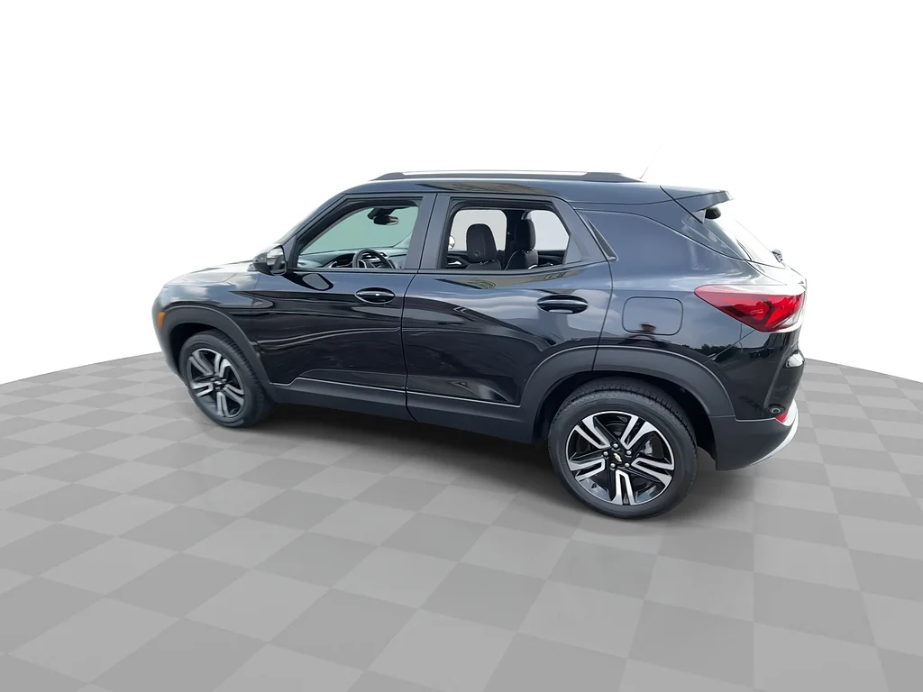Used 2023 Mosaic Black Metallic Chevrolet LT image 7