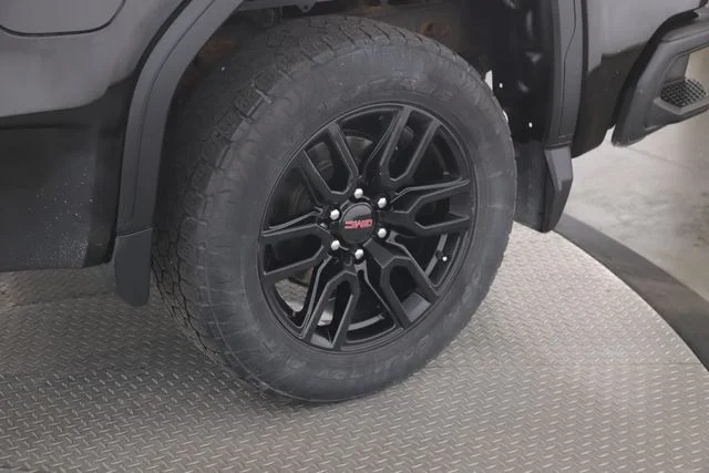 Used 2021 Black GMC Base image 14