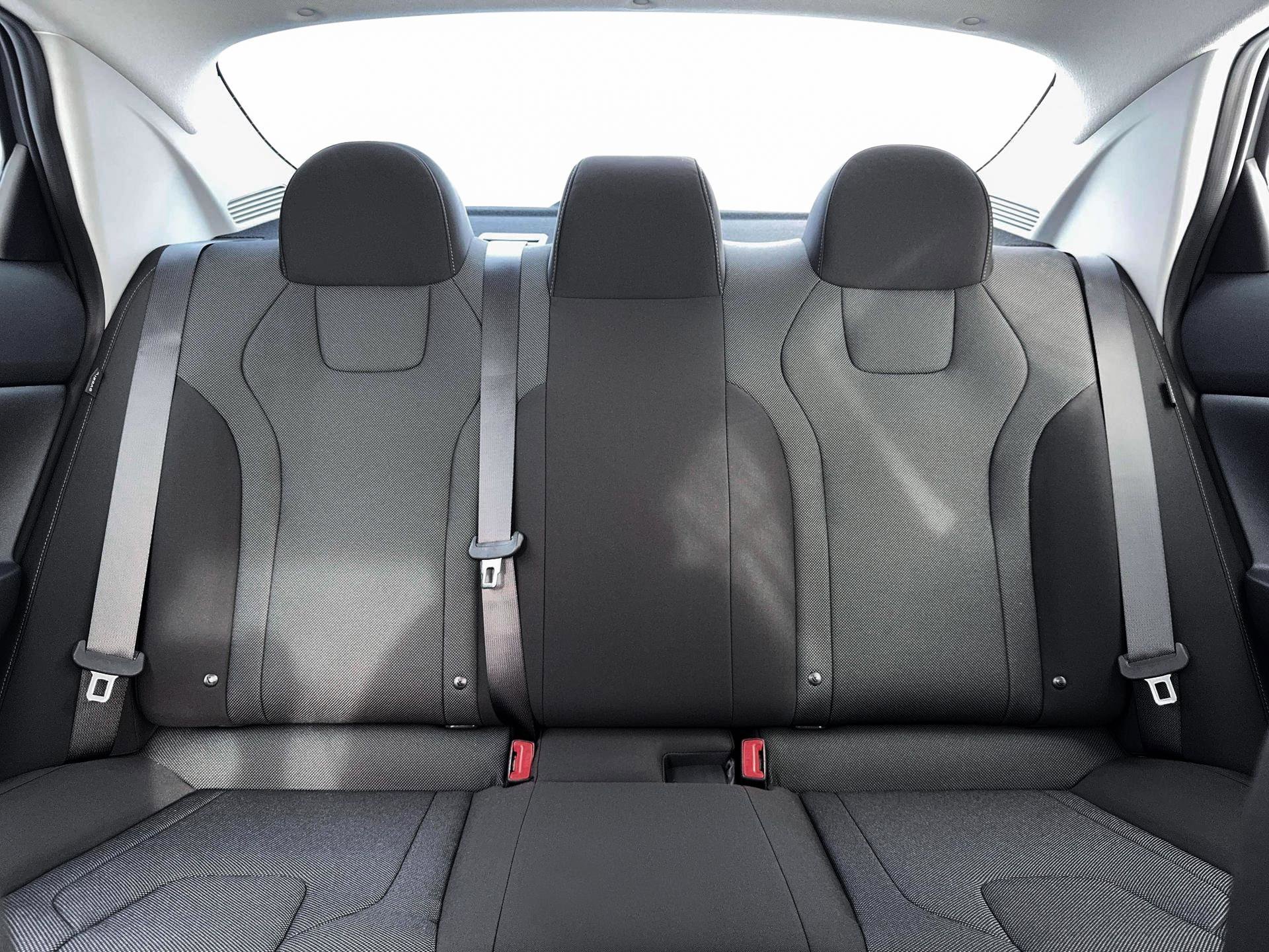 New 2026 Abyss Black Hyundai SE image 16