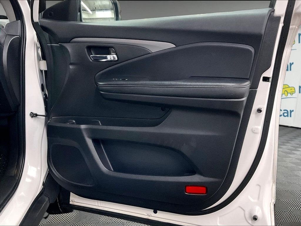 Used 2024 White Honda RTL image 12