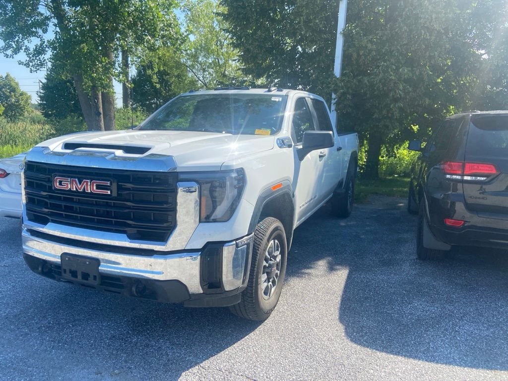 Used 2025 Summit White GMC Pro image 3