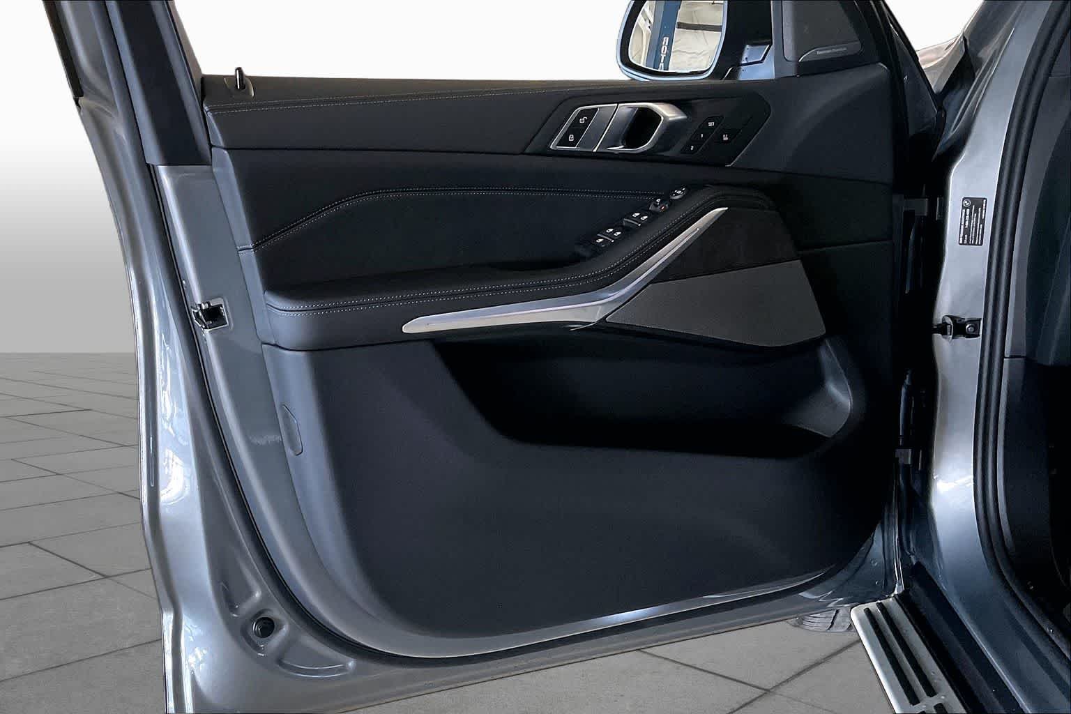 Used 2026 Skyscraper Grey Metallic BMW sDrive40i image 10