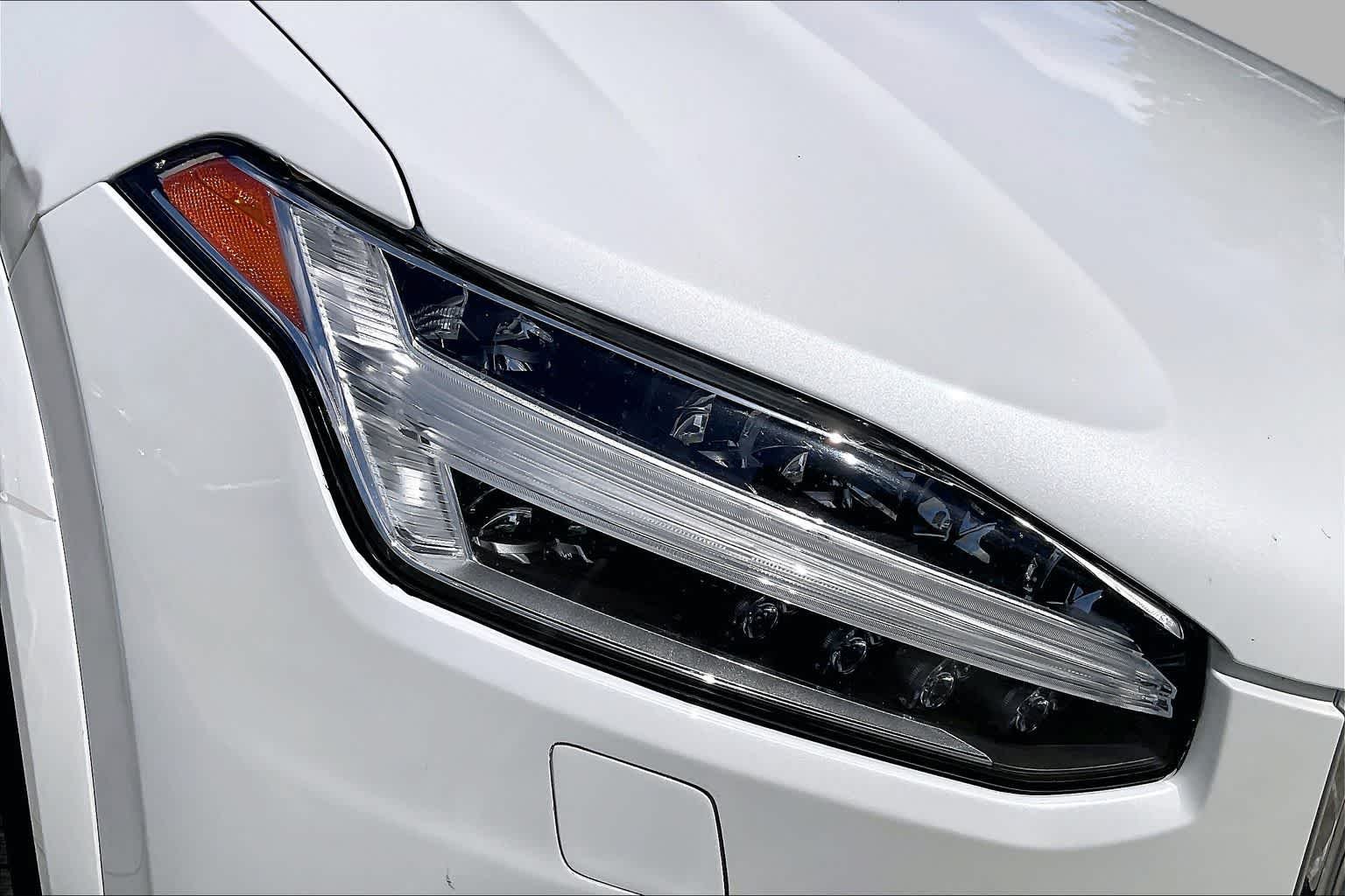 Used 2020 Crystal White Metallic Volvo Inscription image 26