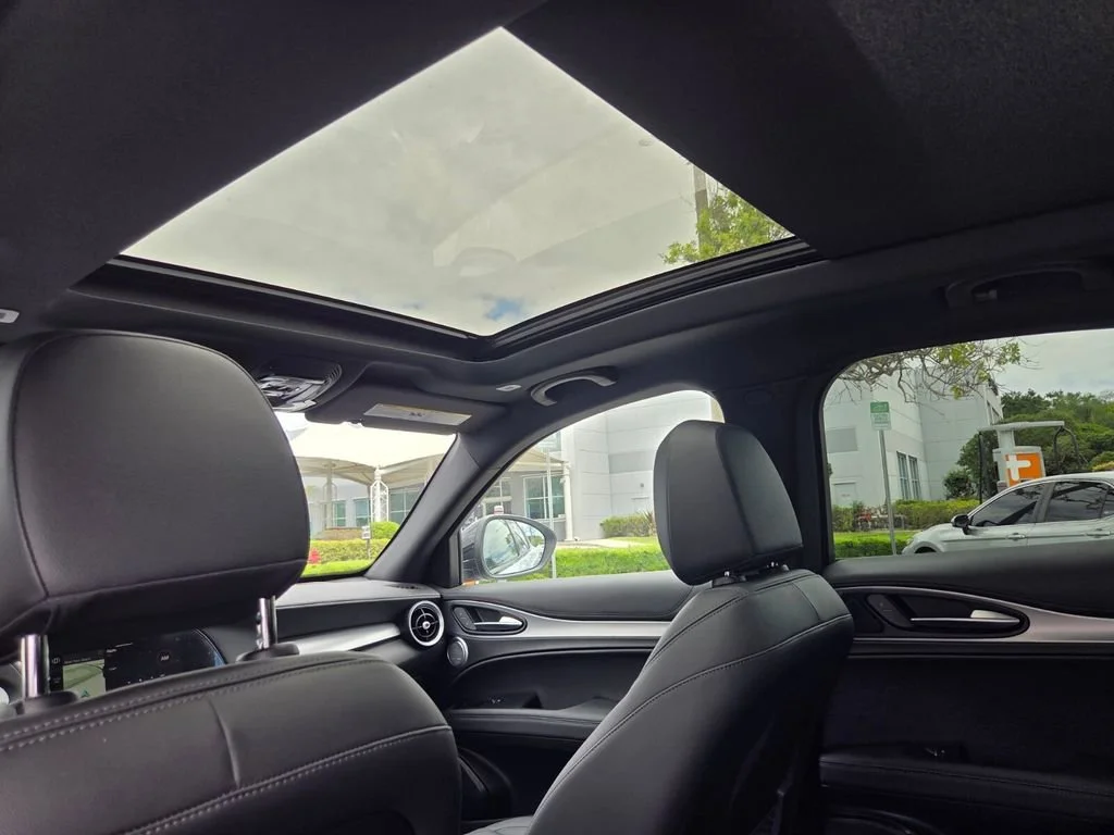 New 2025 Moonlight Gray Metallic Alfa Romeo Base image 20