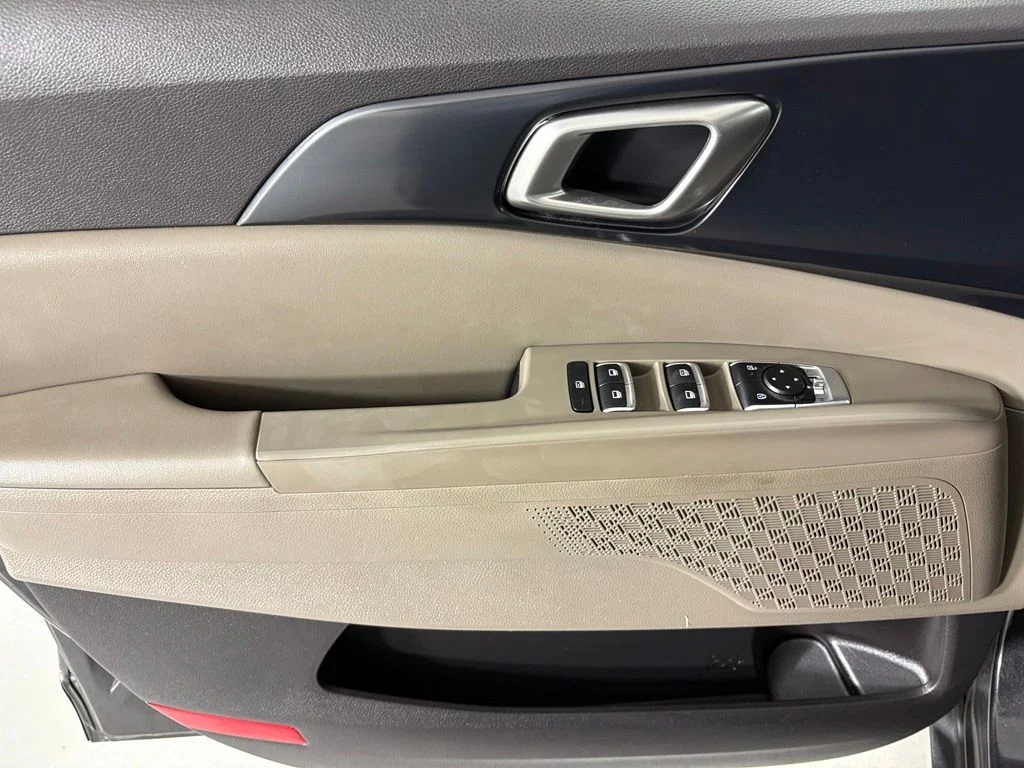 Used 2025 Gray Kia LXS image 18