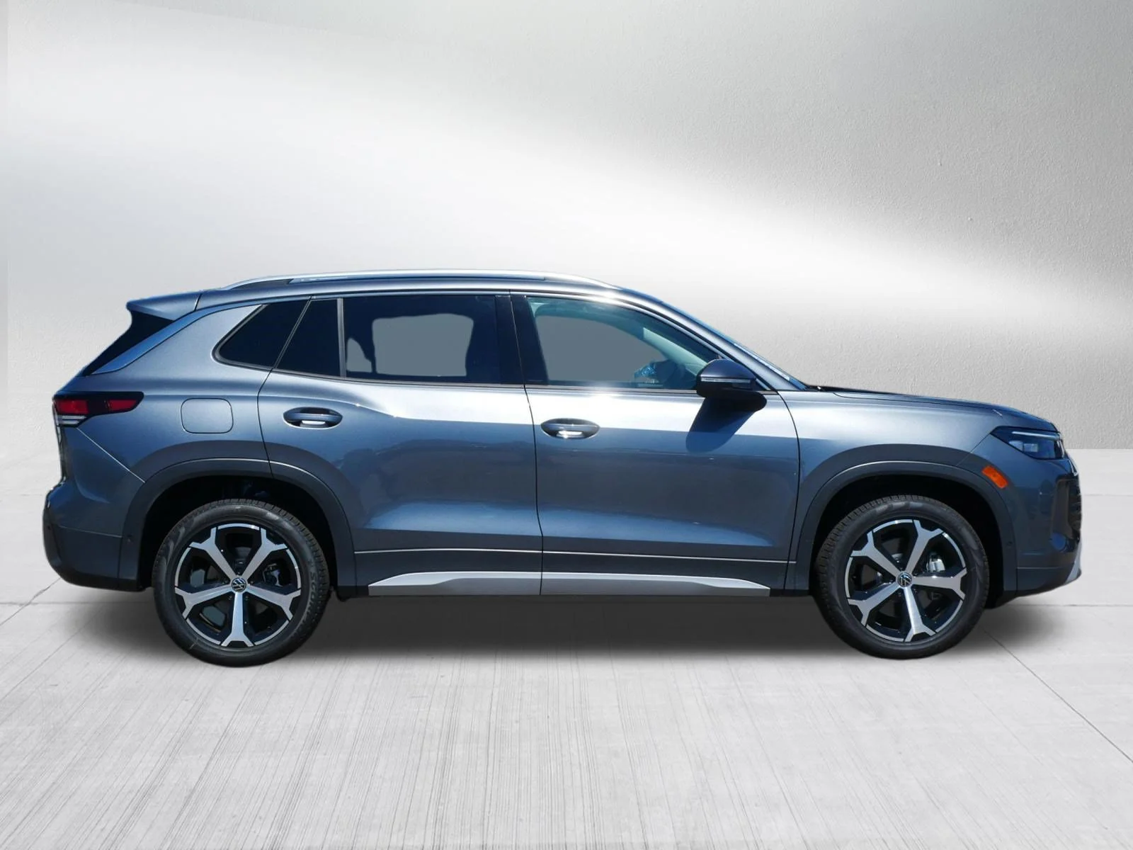 New 2026 Platinum Gray Metallic Volkswagen SE image 2