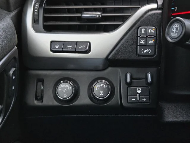 Used 2019 Silver Chevrolet Premier image 22