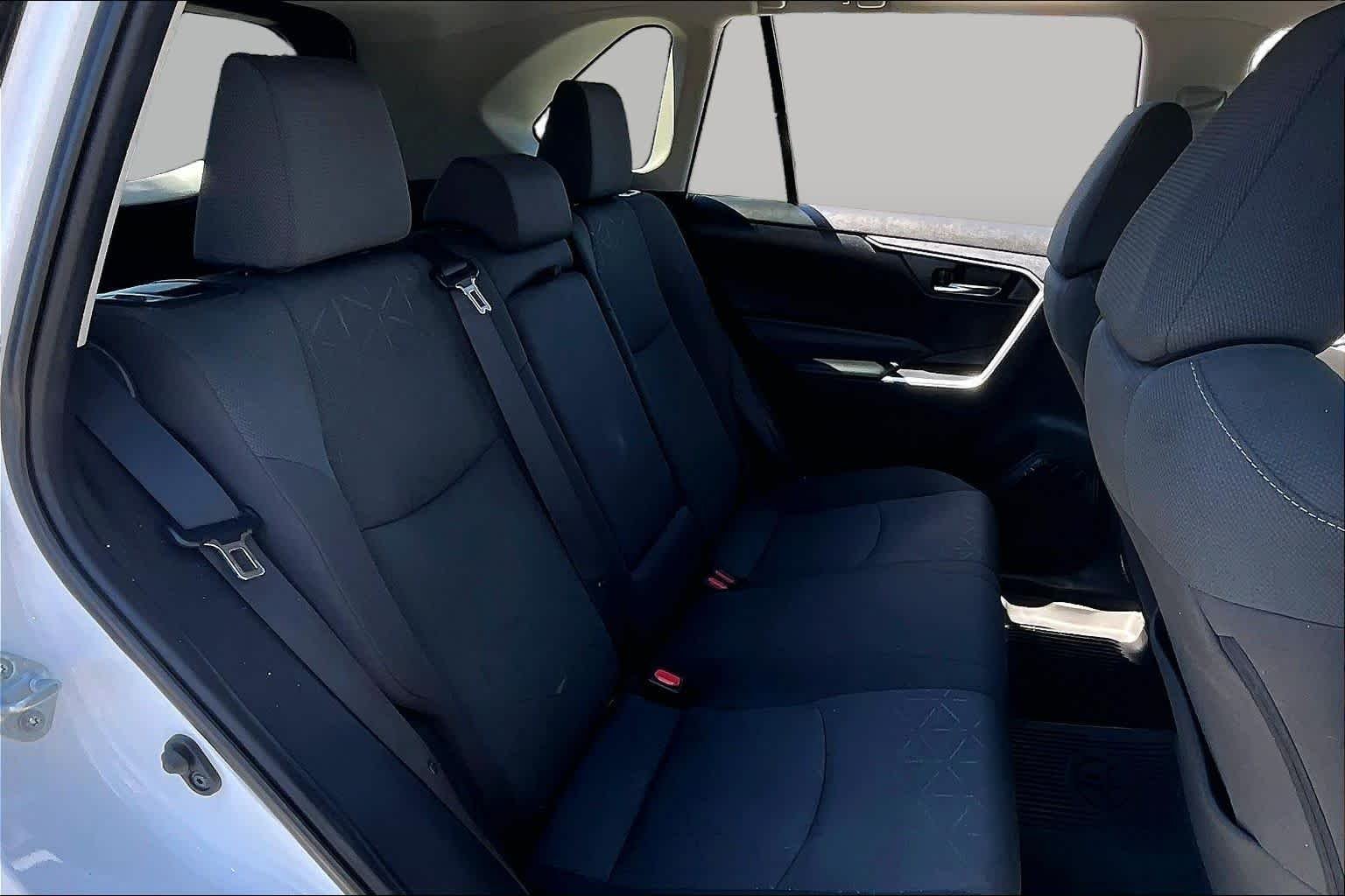 Used 2024 Ice Cap Toyota Hybrid XLE image 19