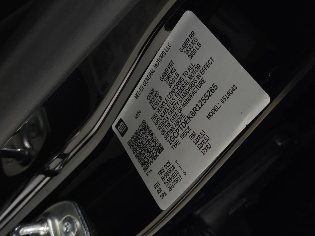 Used 2024 Black Chevrolet Z71 image 33