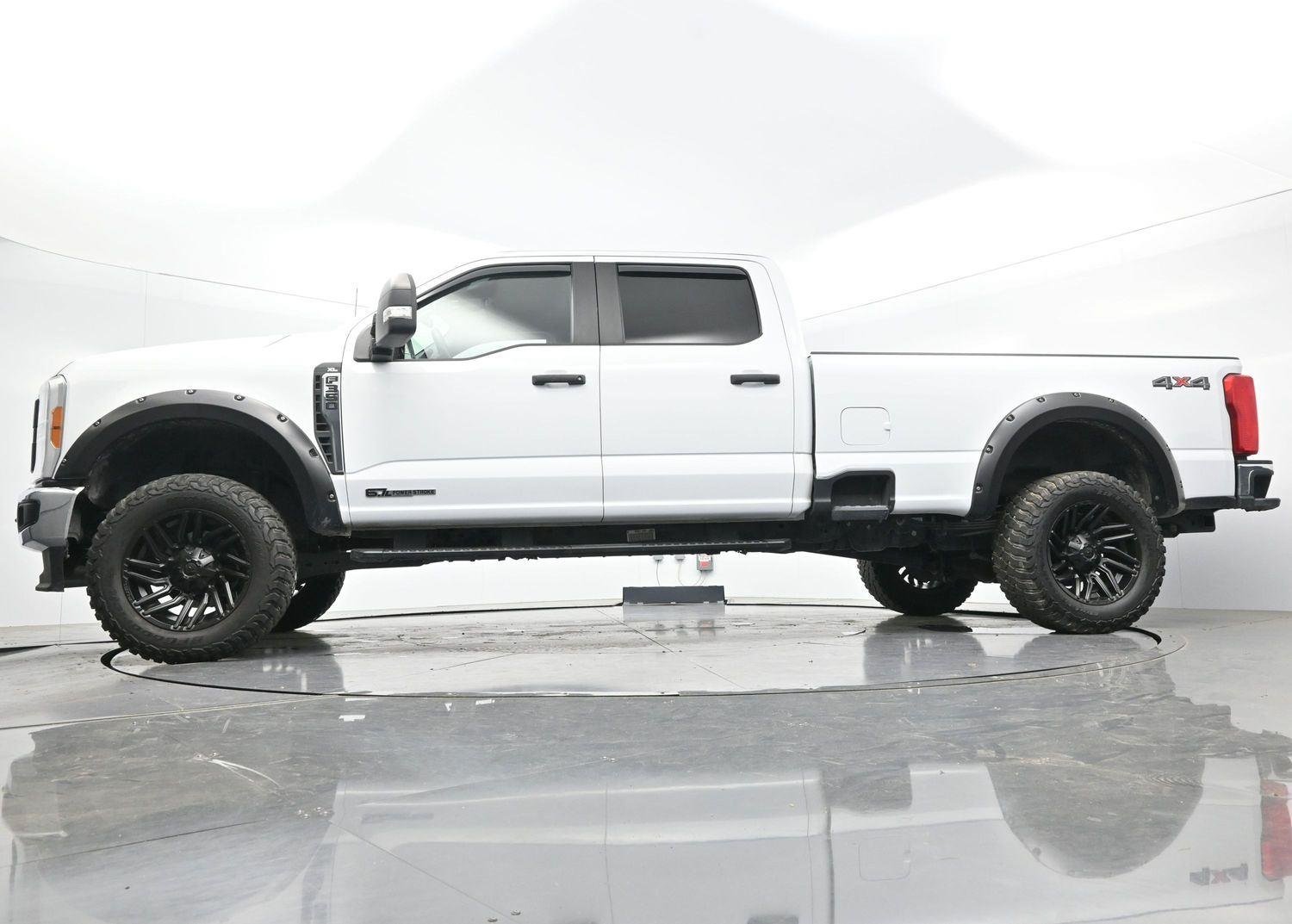 Used 2023 Oxford White Ford XL image 44