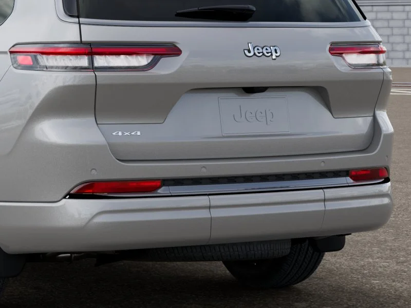 New 2026 Silver Zynith Exterior Paint Jeep Limited image 13