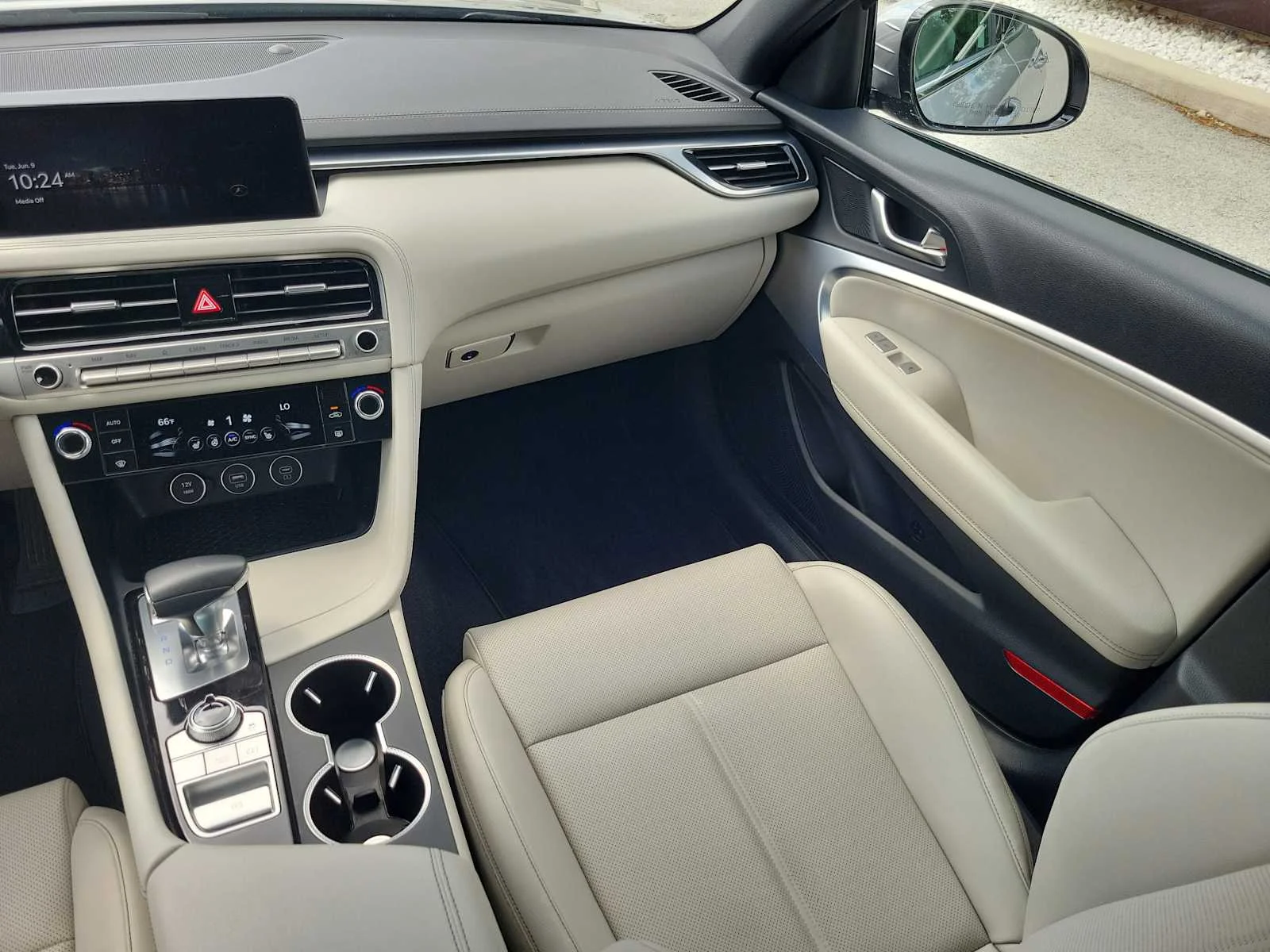 Used 2024 Silver Genesis 2.5T image 13