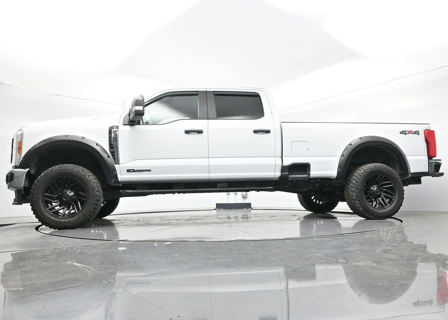 Used 2023 Oxford White Ford XL image 44