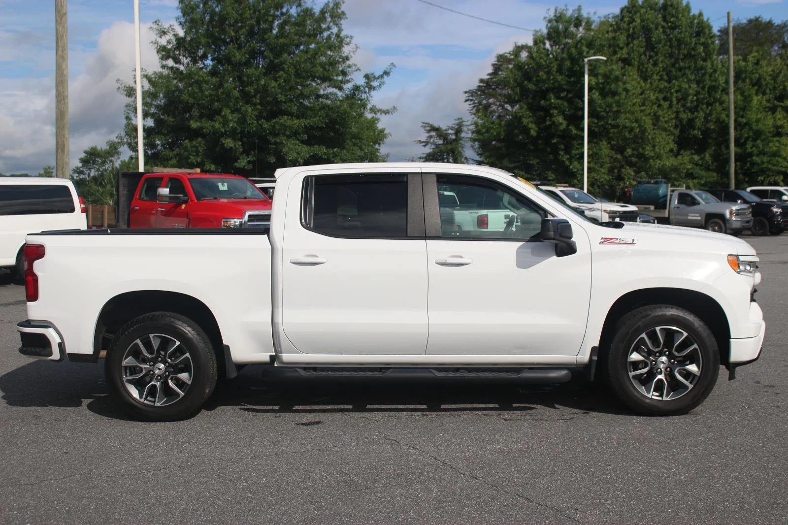 Used 2024 Summit White Chevrolet RST image 8