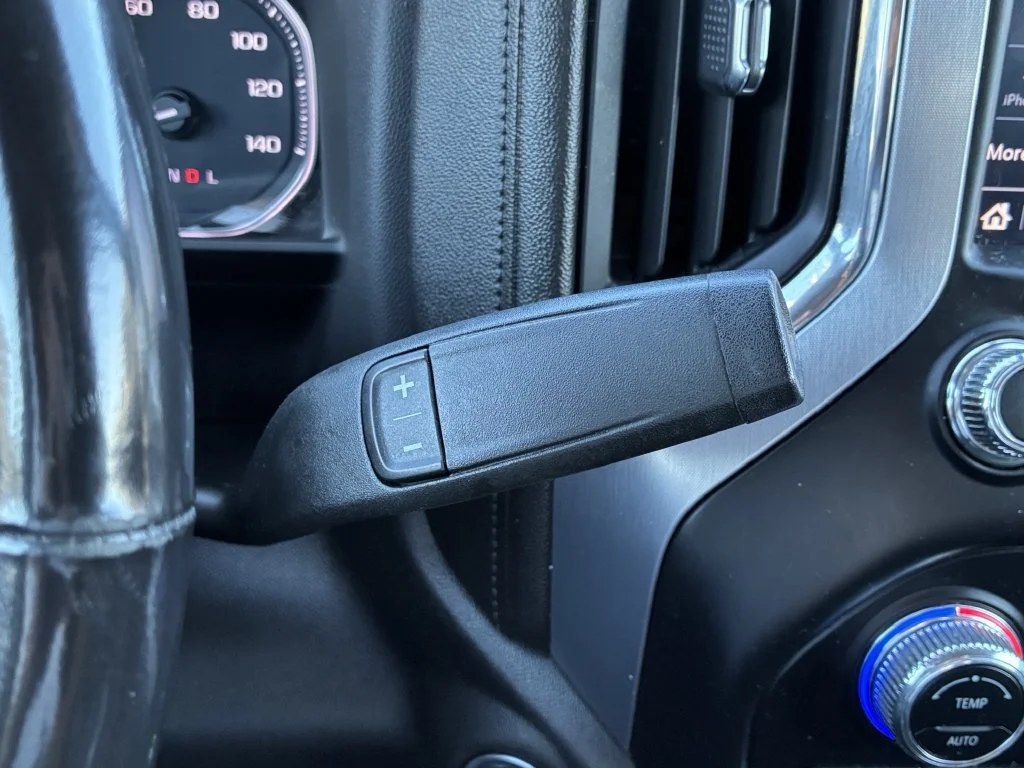 Used 2022 SUMMIT WHITE GMC SLE image 35