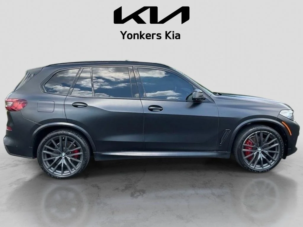 Used 2022 Black BMW xDrive40i image 32