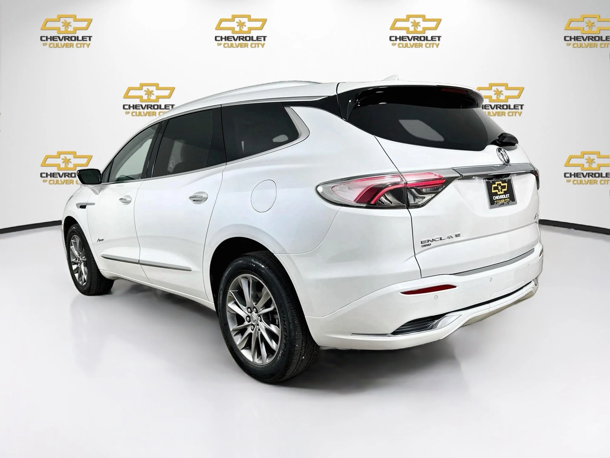 Used 2023 White Frost Tricoat Buick Avenir image 6