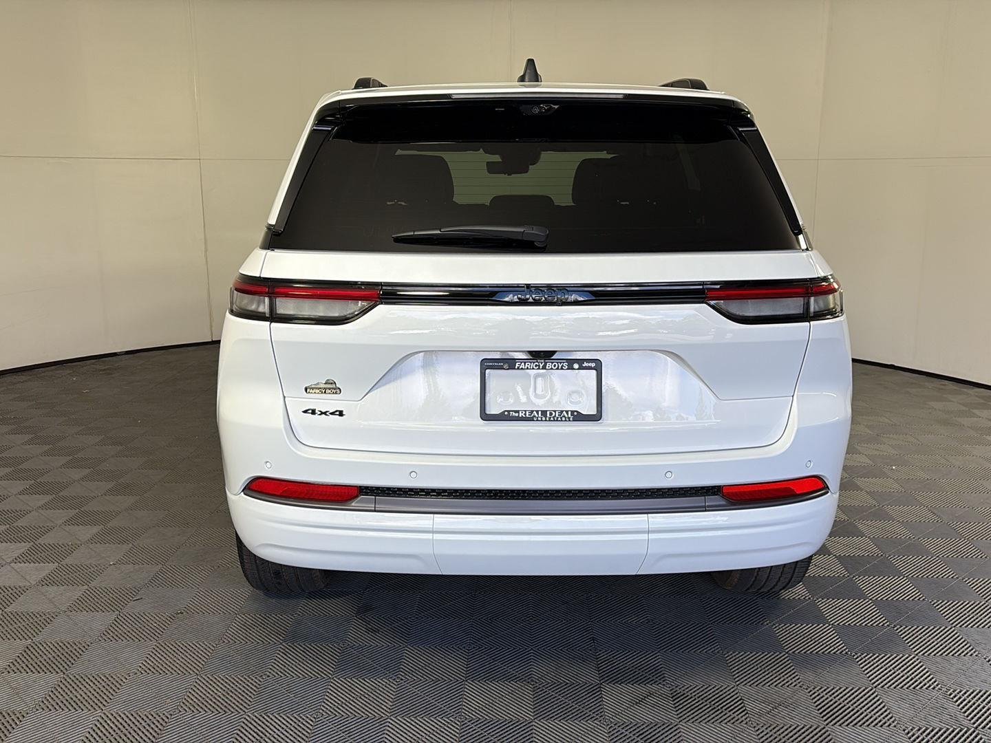 New 2026 Bright White Clear-Coat Exterior Paint Jeep Limited Reserve image 5