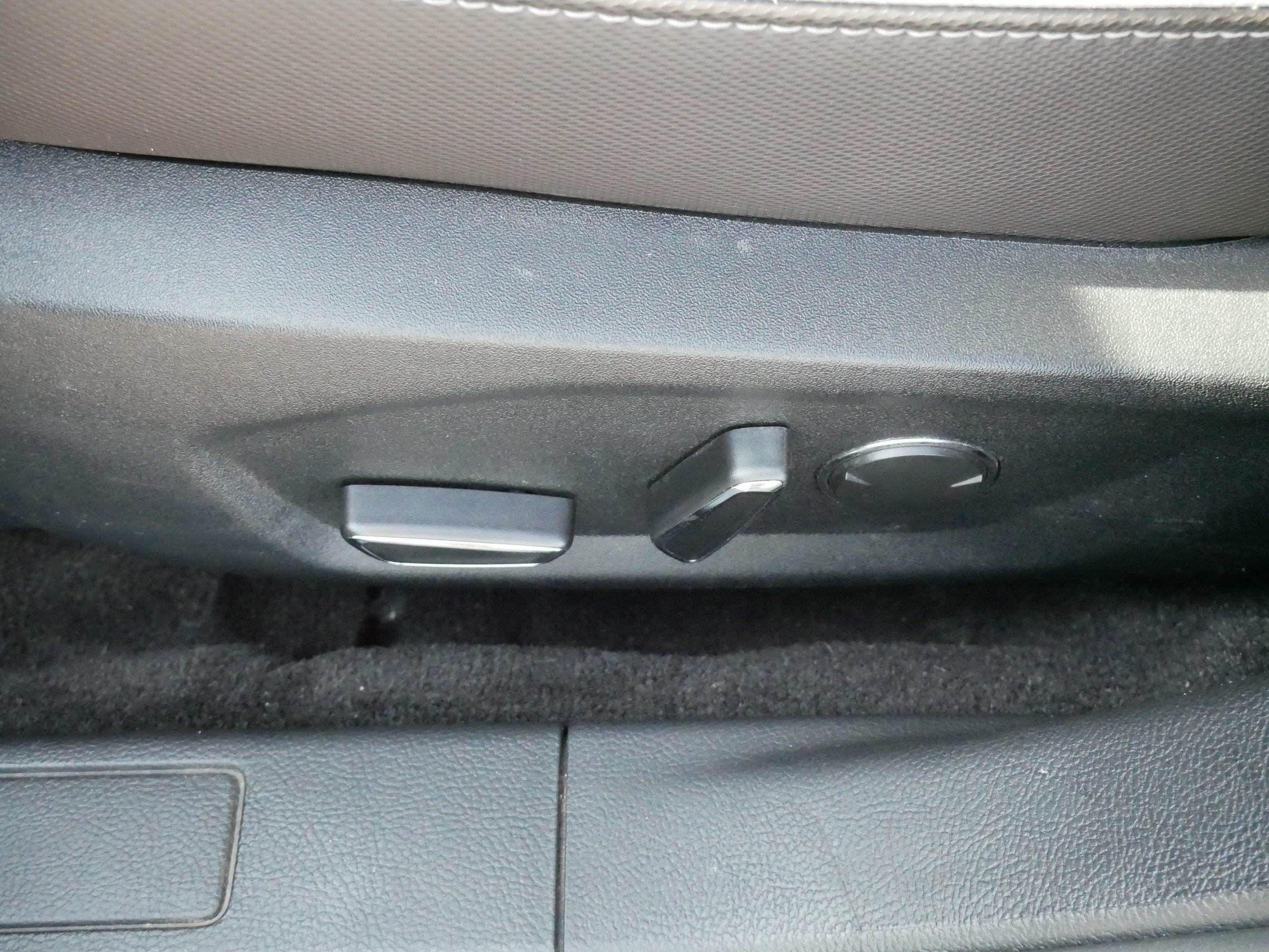 Used 2020 Magnetic Metallic Ford SE image 20
