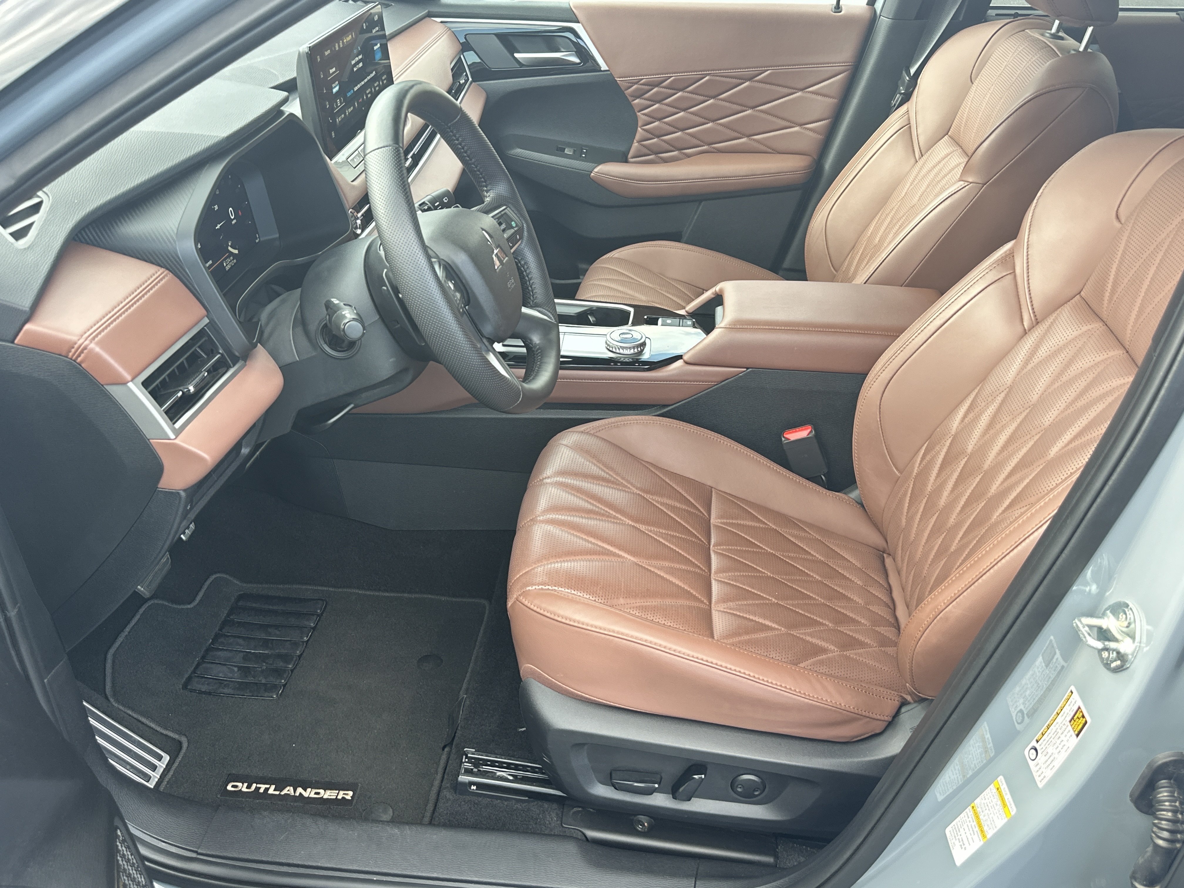 Used 2025  Mitsubishi SEL image 10