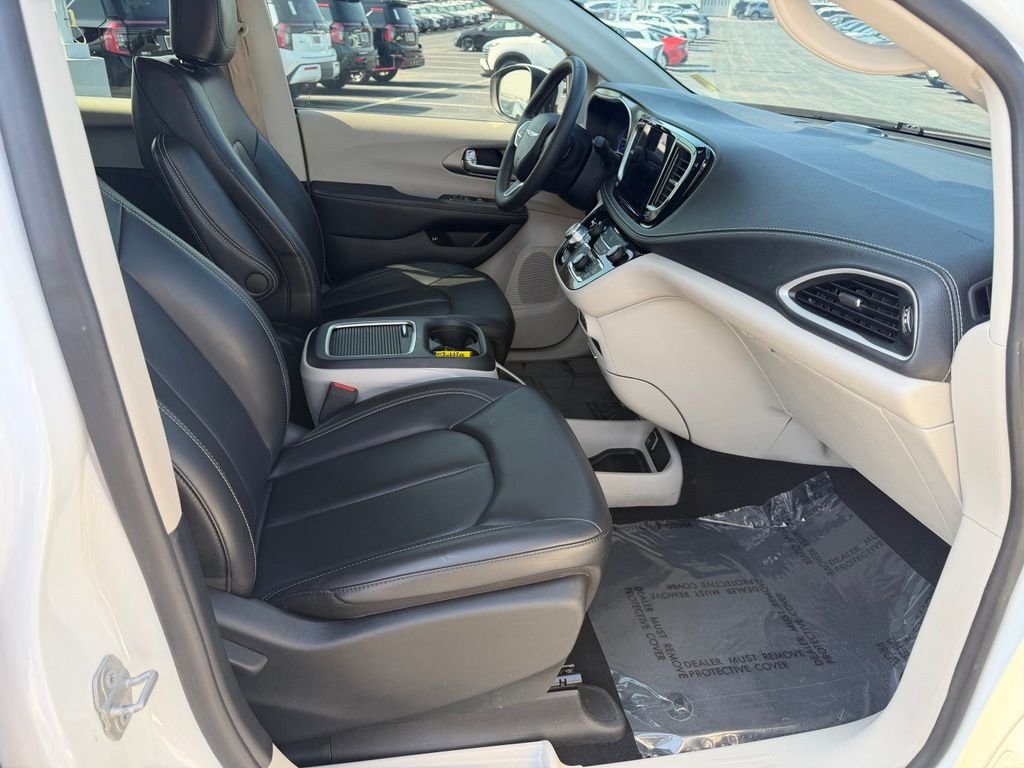 Used 2023 White Chrysler Touring L image 32