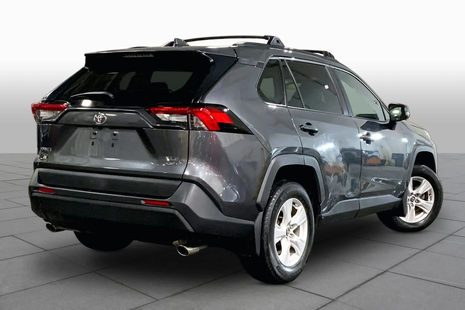 Used 2020 Magnetic Gray Metallic Toyota XLE image 13