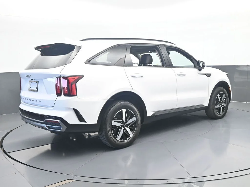 Used 2022 Glacial White Pearl Kia EX image 6