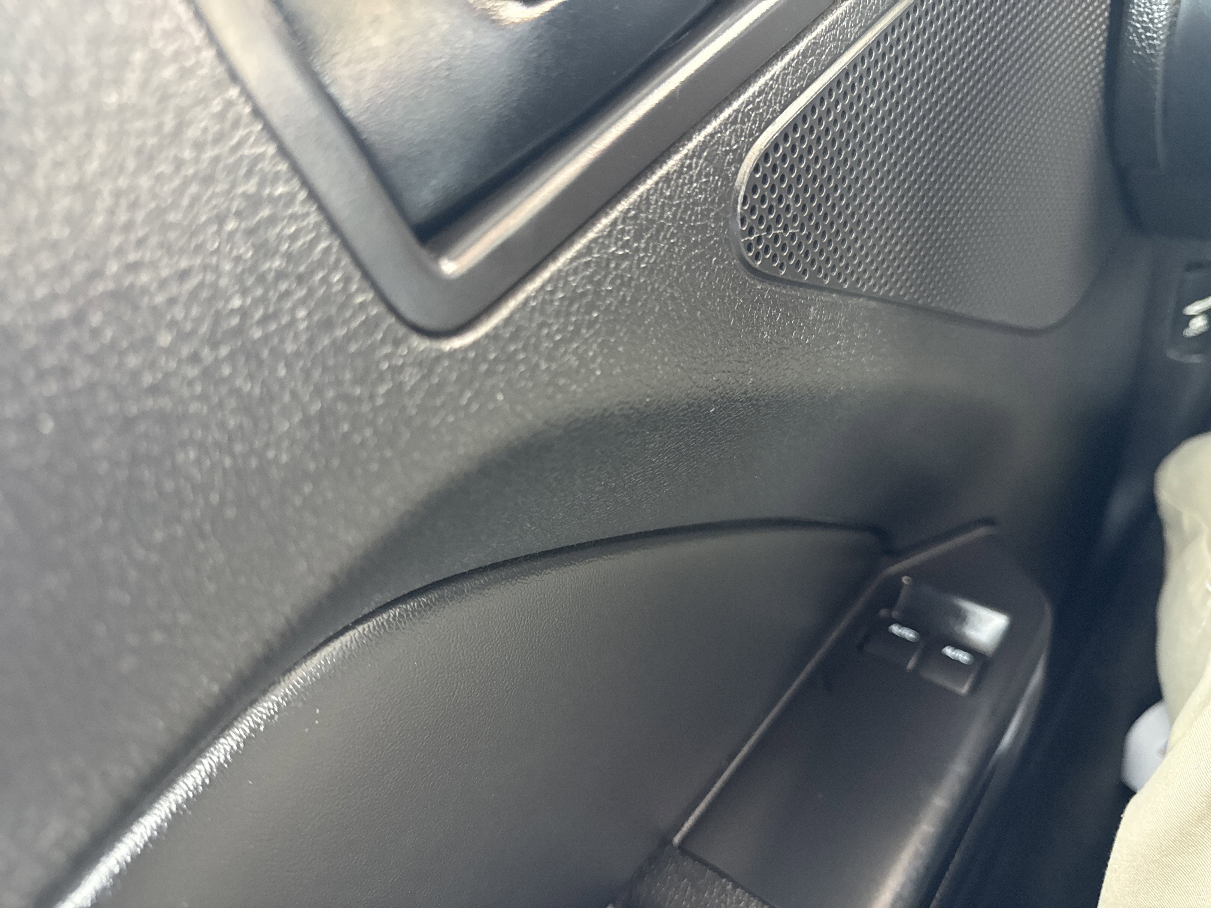 Used 2014 White FORD V6 image 28