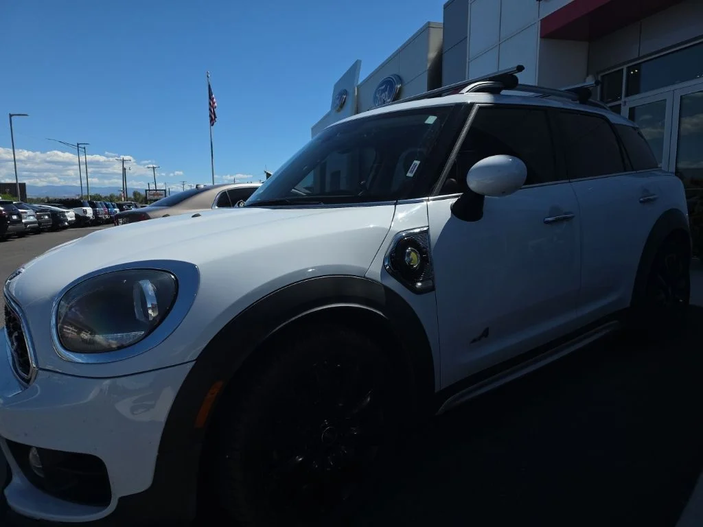 Used 2019 Light White MINI E Countryman image 2