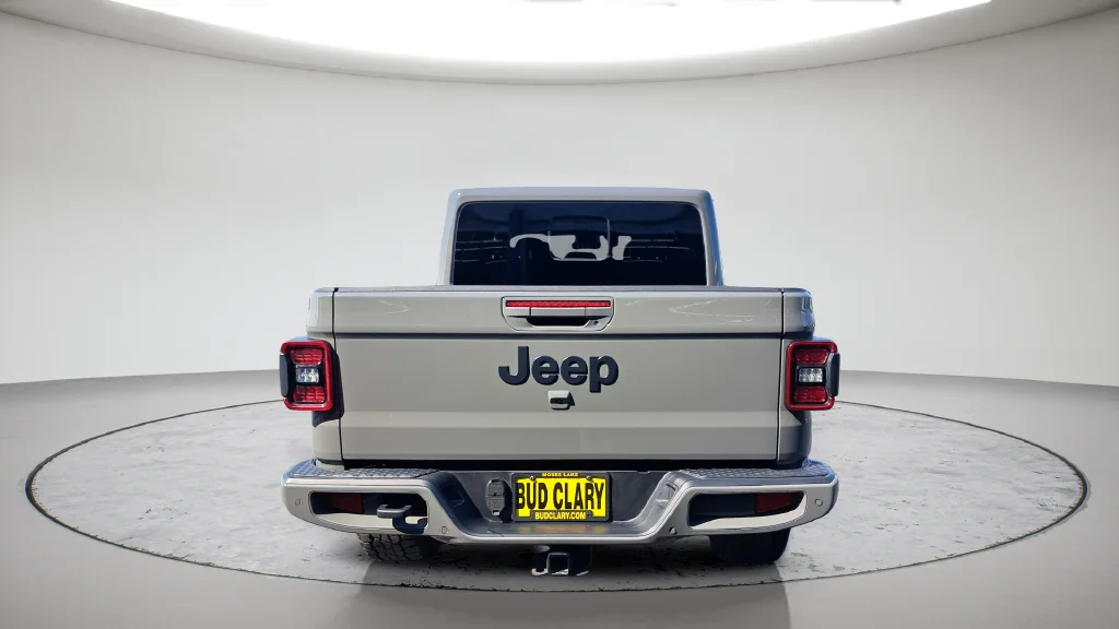 Used 2022 Gray Jeep Overland image 6