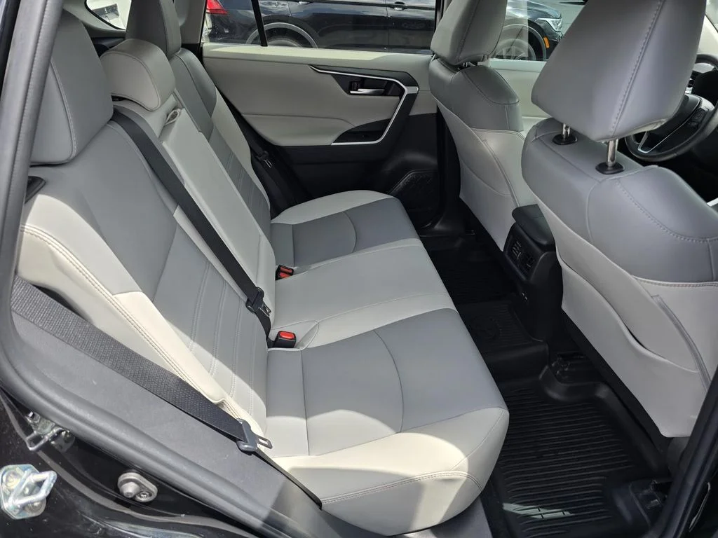 Used 2022 Midnight Black Metallic Toyota XLE Premium image 20