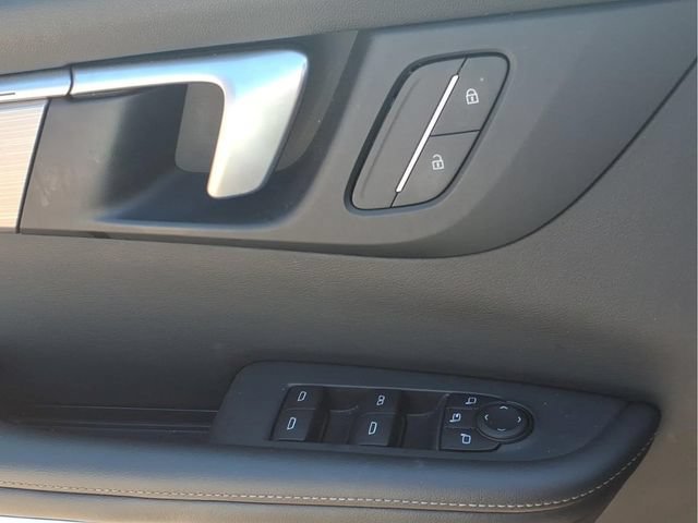 Used 2025 Summit White Buick Preferred image 17