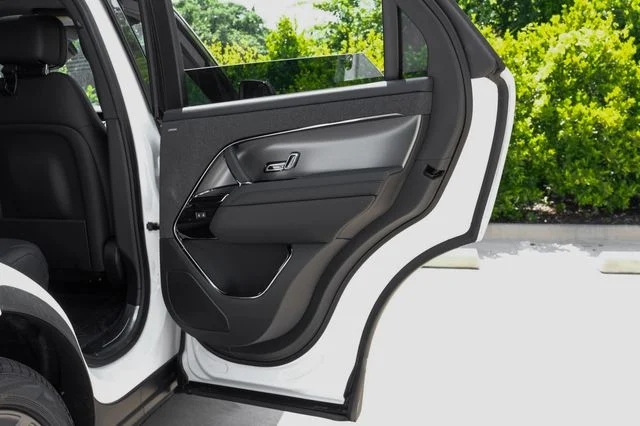 New 2026 Fuji White Land Rover SE image 55