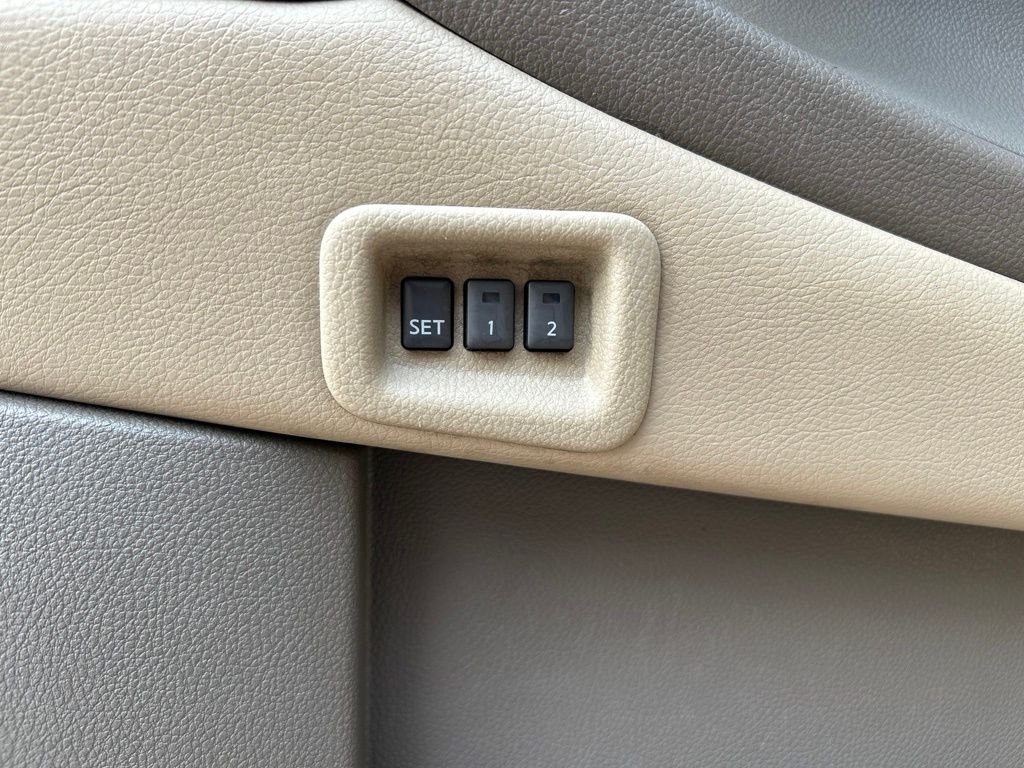 Used 2011 Red Nissan SL image 14