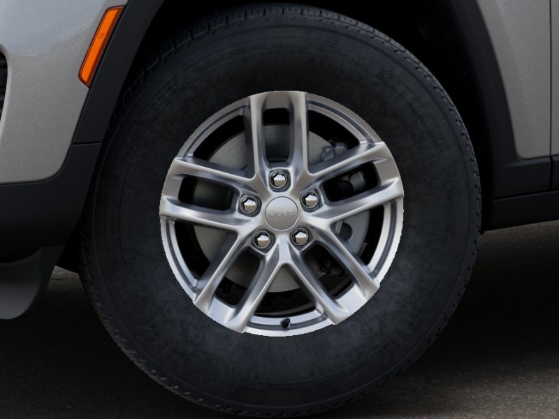 New 2025 Silver Zynith Jeep Laredo image 34