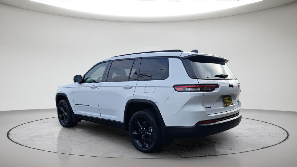 Used 2024 White Jeep Limited image 7