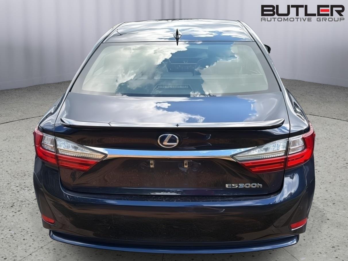 Used 2017 Nightfall Mica Lexus ES 300h image 9