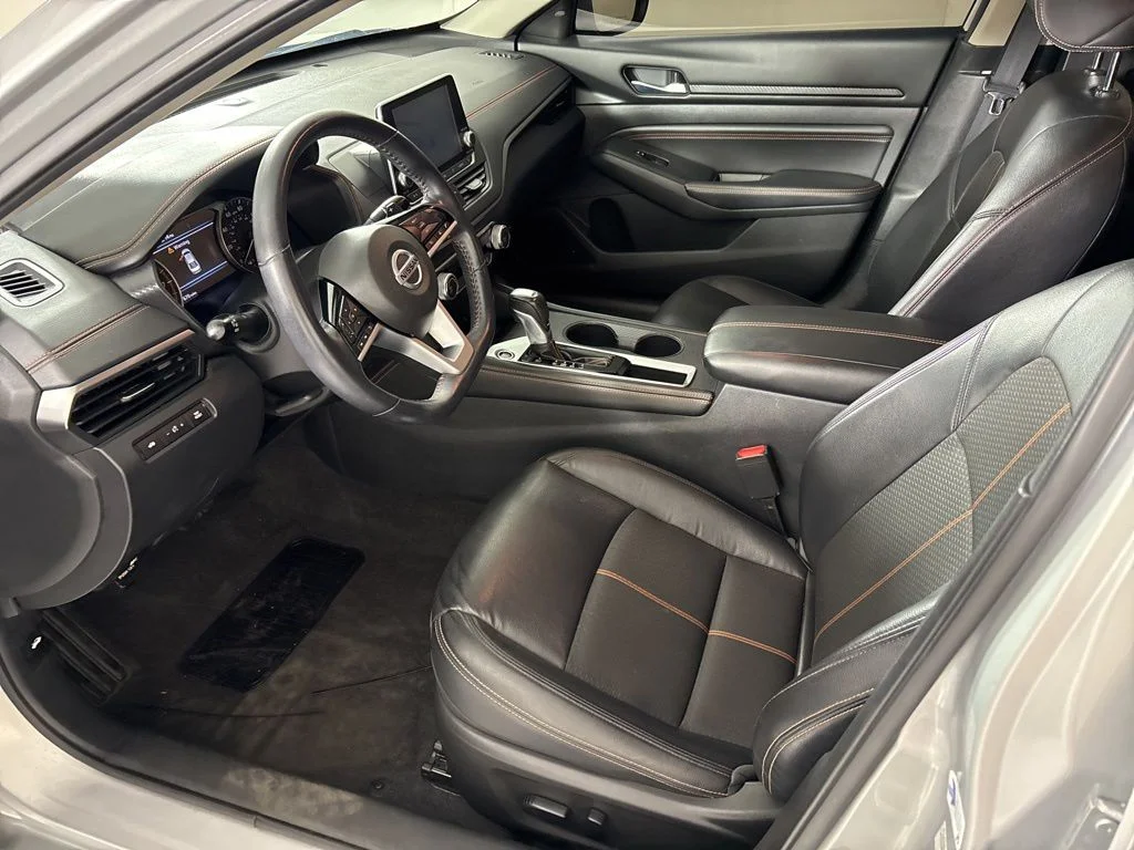 Used 2021 Silver Nissan 2.5 SR image 24